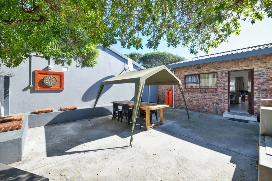 To Let 3 Bedroom Property for Rent in Struisbaai Western Cape